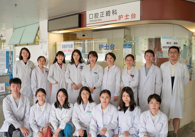 正畸科刘燕团队在《生物活性材料》和《化学工程杂志》发表牙周再生创新研究成果